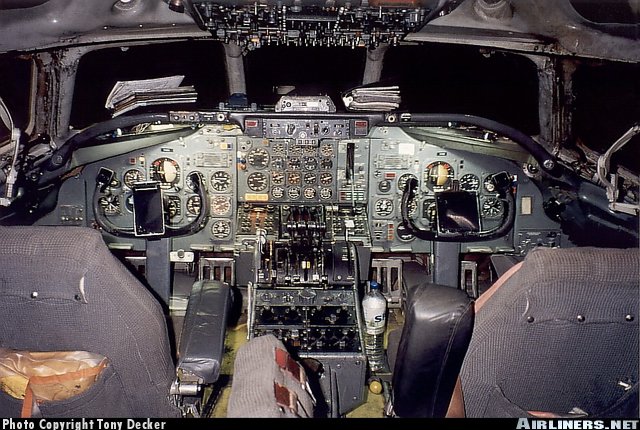  - airz-dc8_9qclg_cockpit_lux_1990